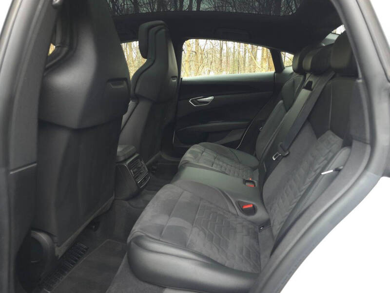 2022 Audi e-tron GT quattro Premium Plus