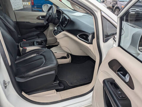 2017 Chrysler Pacifica Touring-L