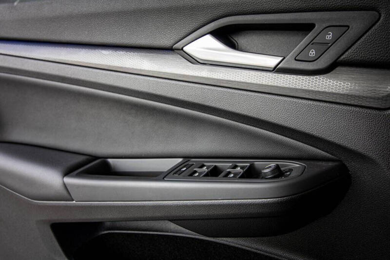 2023 Volkswagen Golf GTI SE