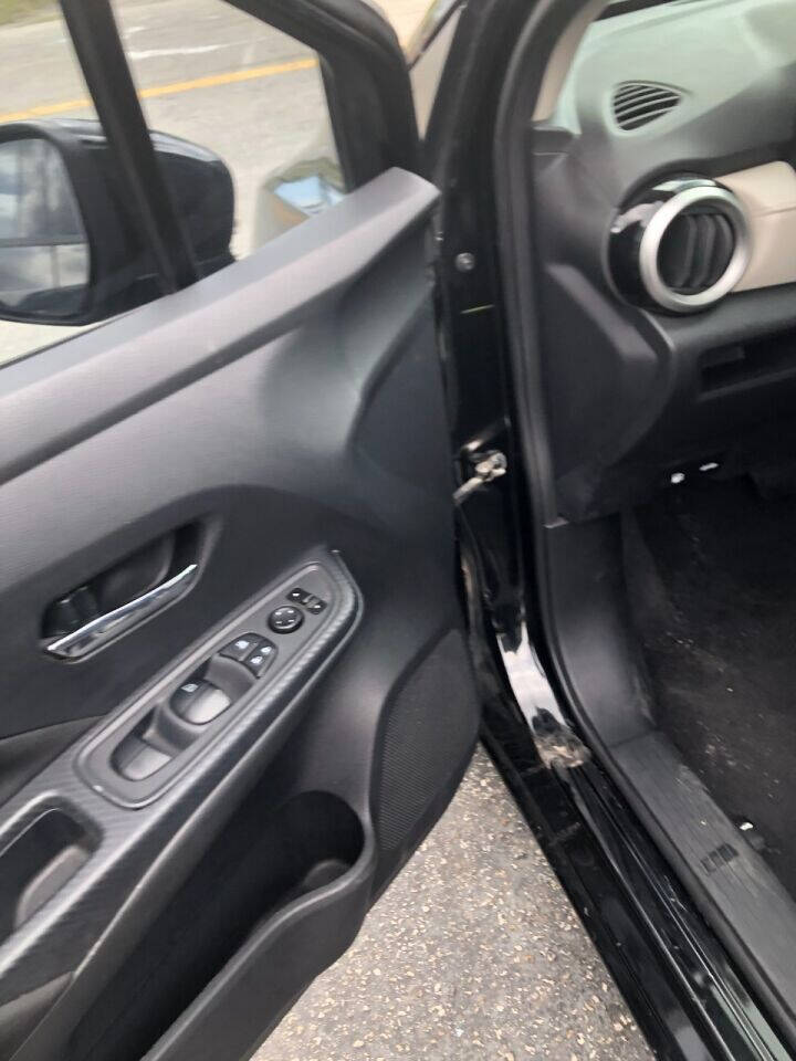 2021 NISSAN Versa Sedan - $17,900