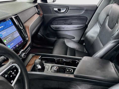 2023 Volvo XC60 B5 Plus Dark Theme