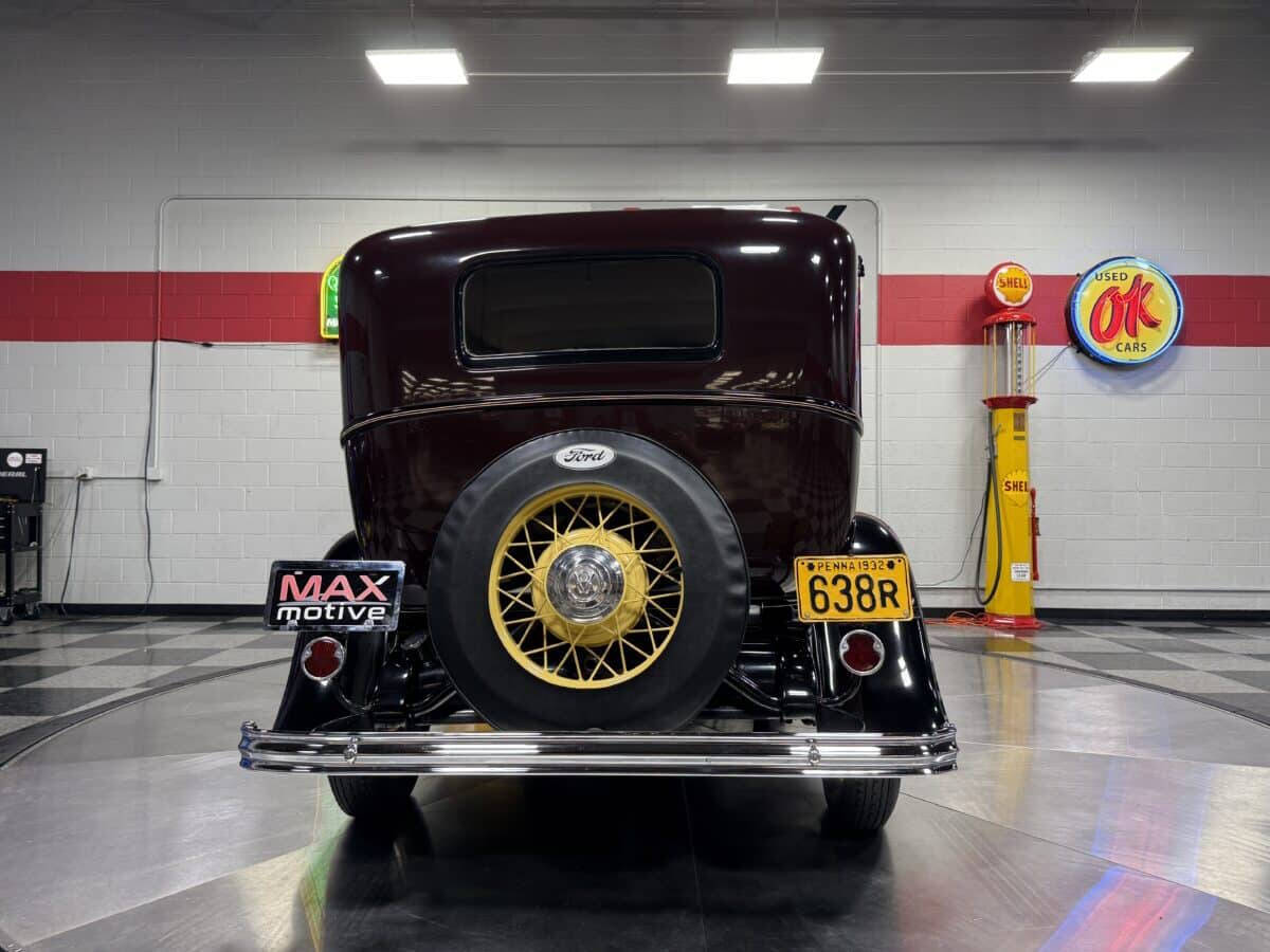 1932 Ford Model 18 12