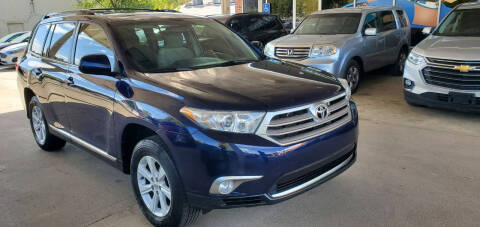 2013 Toyota Highlander for sale at Divine Auto Sales LLC in Omaha NE