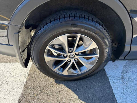 2017 Toyota RAV4 Hybrid XLE