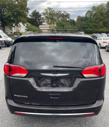 2017 Chrysler Pacifica Touring-L