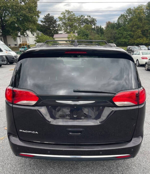 2017 Chrysler Pacifica Touring-L