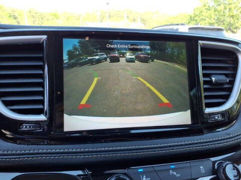 2024 Chrysler Pacifica Plug-In Hybrid Select