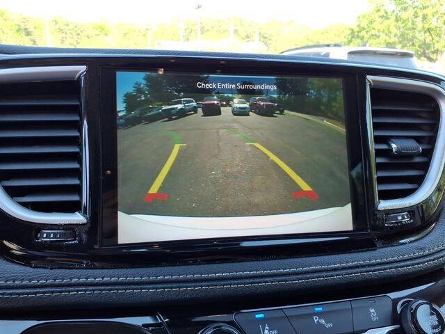 2024 Chrysler Pacifica Plug-In Hybrid Select