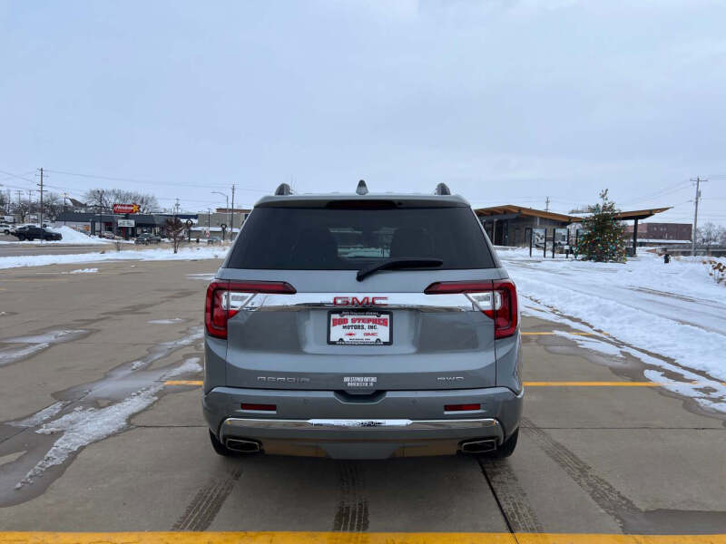 2023 GMC Acadia Denali