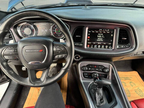 2016 Dodge Challenger 392 HEMI Scat Pack Shaker