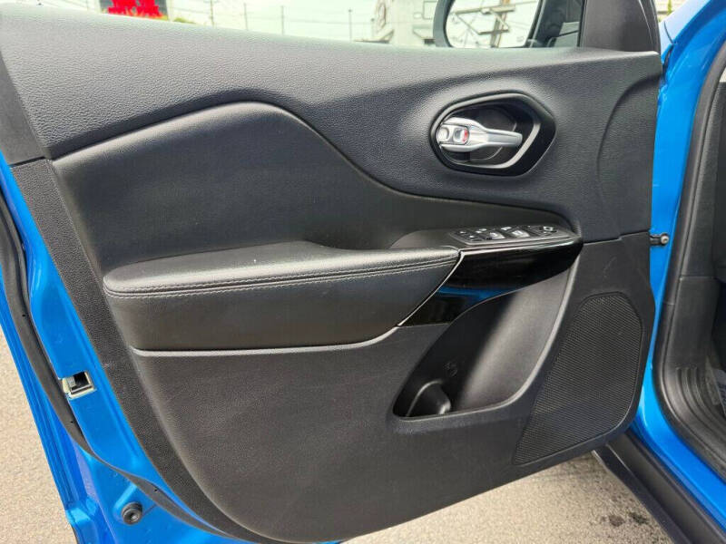 2023 Jeep Cherokee Altitude Lux