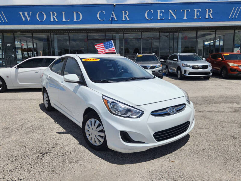 2016 Hyundai Accent SE's photo