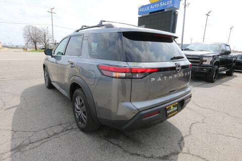 2022 Nissan Pathfinder SV