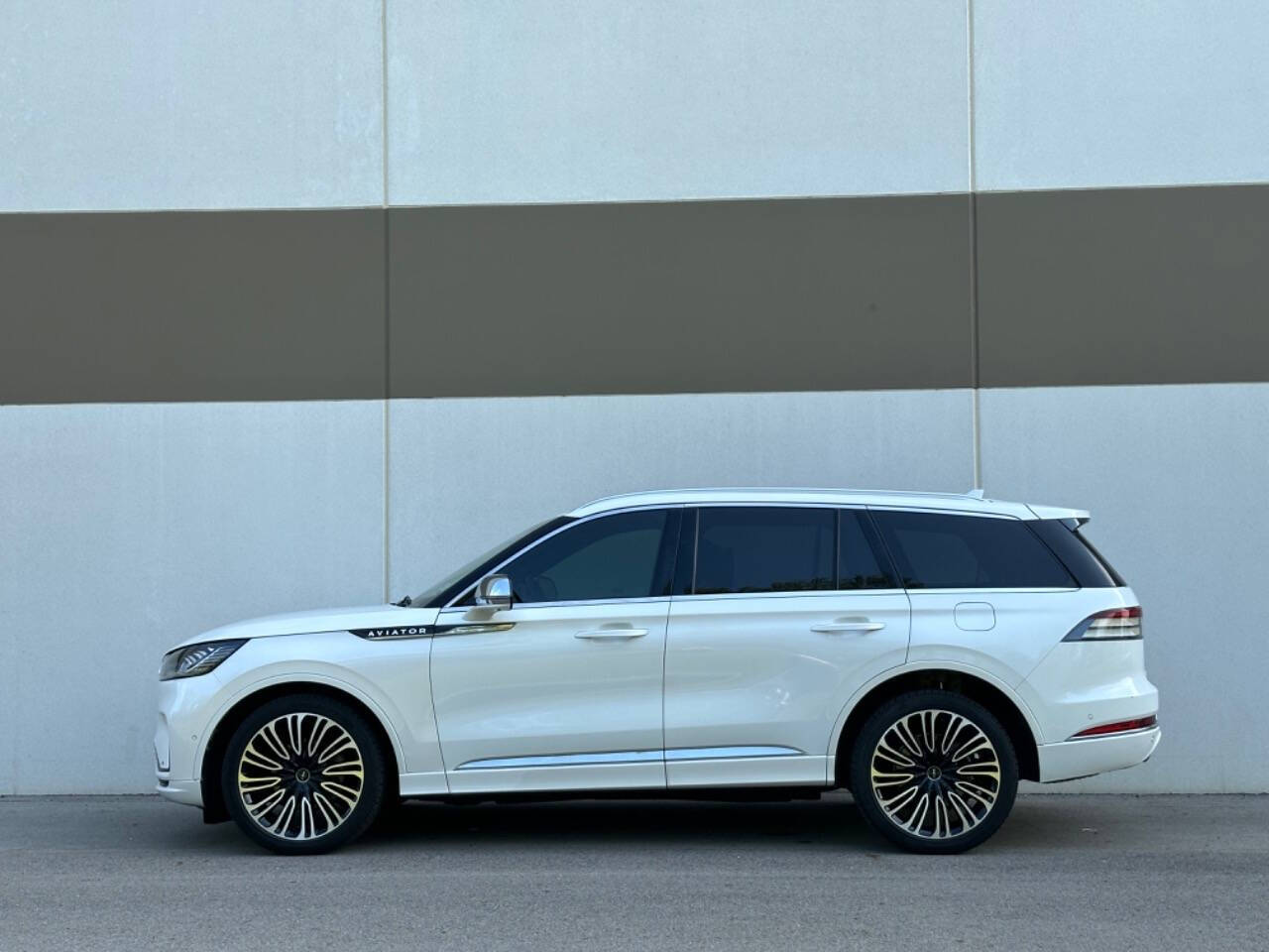 2020 Lincoln Aviator for sale at Phoenix Motor Co in Romulus, MI