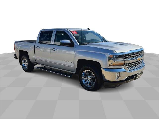 Used 2018 Chevrolet Silverado 1500 LT with VIN 3GCUKREC2JG174524 for sale in Waterloo, IA