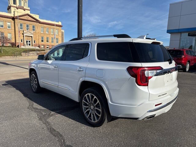 2023 GMC Acadia Denali