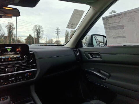 2025 Nissan Pathfinder SV