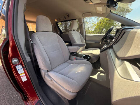 2019 Toyota Sienna LE 7-Passenger