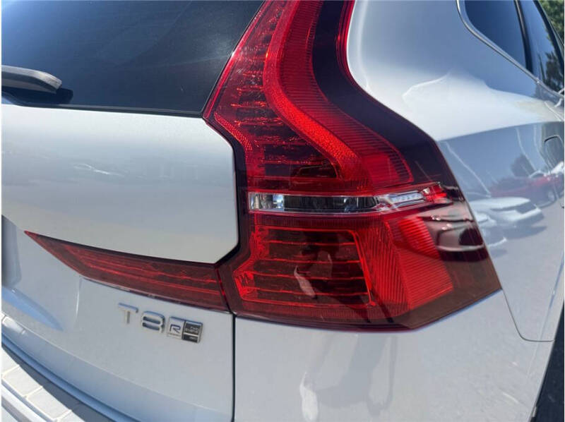 2019 Volvo XC60 T8 eAWD R-Design