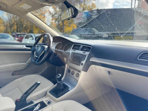 2017 Volkswagen Golf TSI Wolfsburg Edition