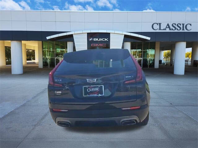 2023 Cadillac XT4 Premium Luxury