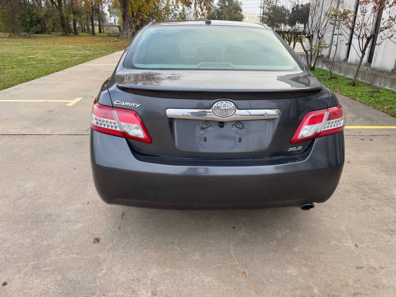 2011 Toyota Camry XLE photo 5