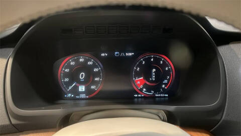 2022 Volvo XC90 T6 Momentum 7-Passenger