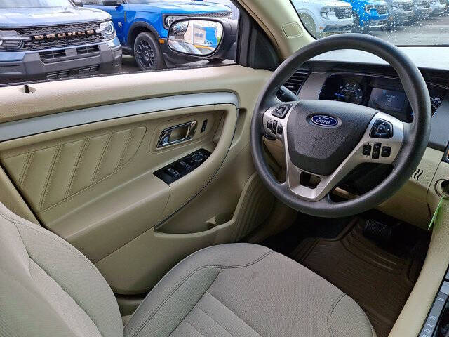 2017 Ford Taurus SE