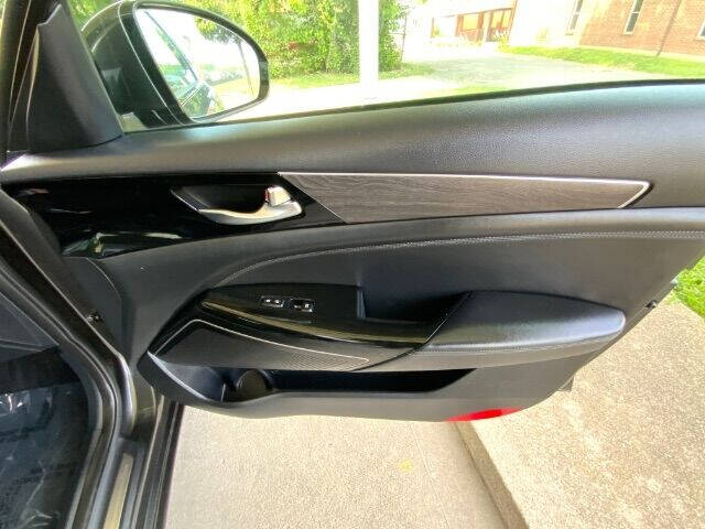 2020 Kia Cadenza Technology