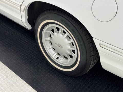 1997 Ford Crown Victoria LX