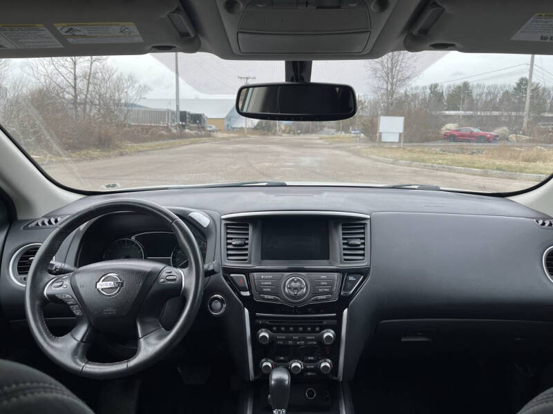 2017 Nissan Pathfinder SV