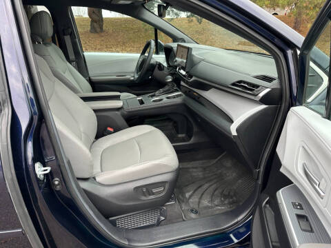 2025 Toyota Sienna XLE 7-Passenger