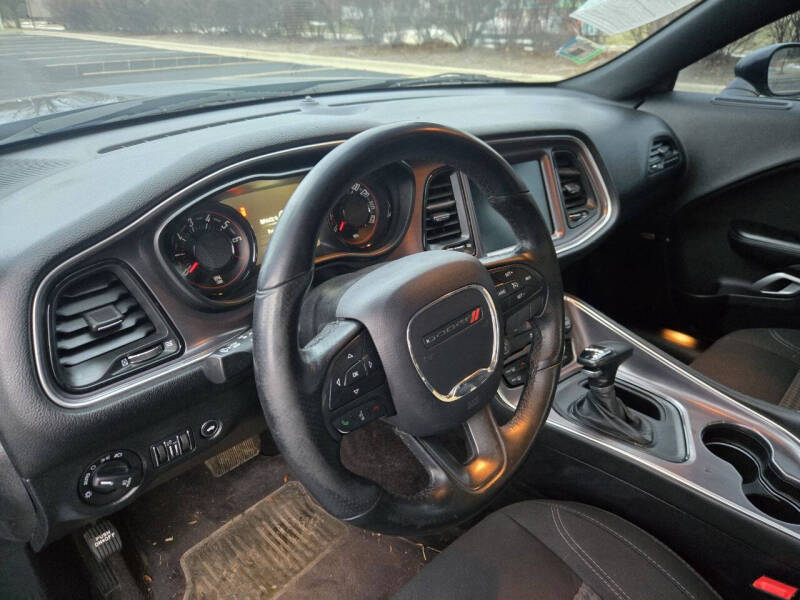 2016 Dodge Challenger SXT Plus