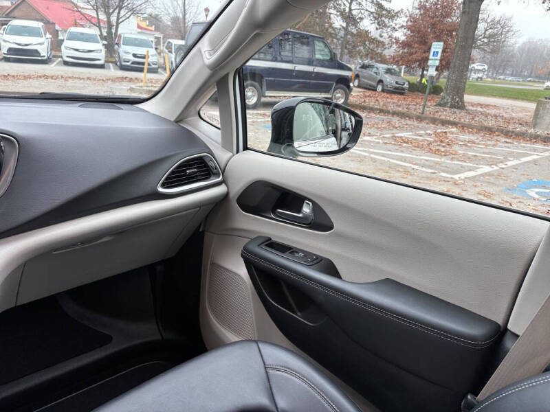 2024 Chrysler Pacifica Touring L