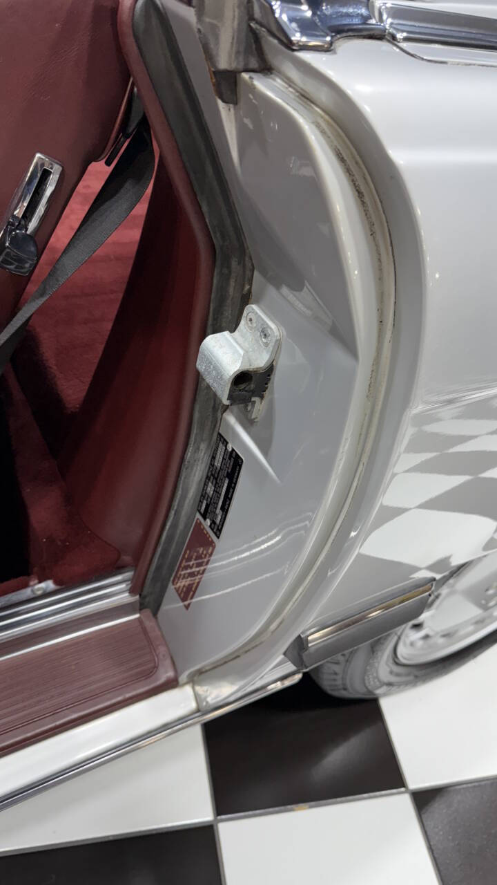 1988 Mercedes-Benz 560-Class 49