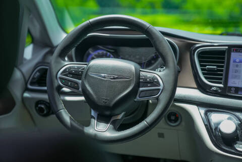 2022 Chrysler Voyager LX
