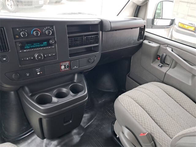 2025 Chevrolet Express 3500