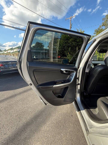 2017 Volvo XC60 T5 Dynamic