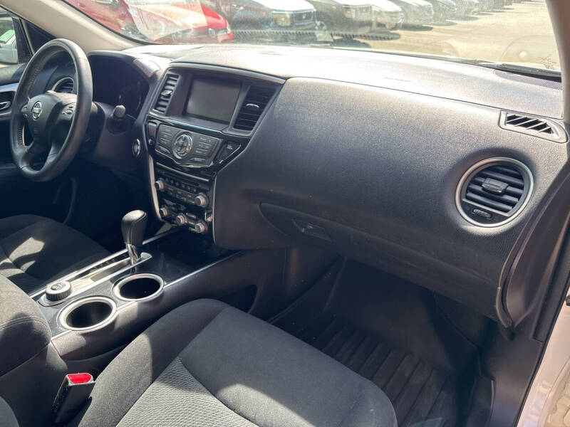 2016 Nissan Pathfinder SV