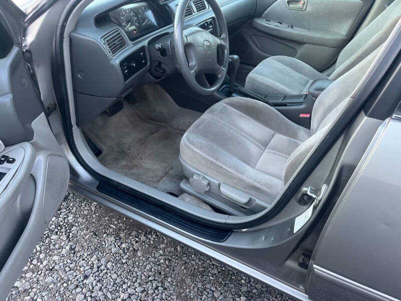 1998 Toyota Camry LE photo 14