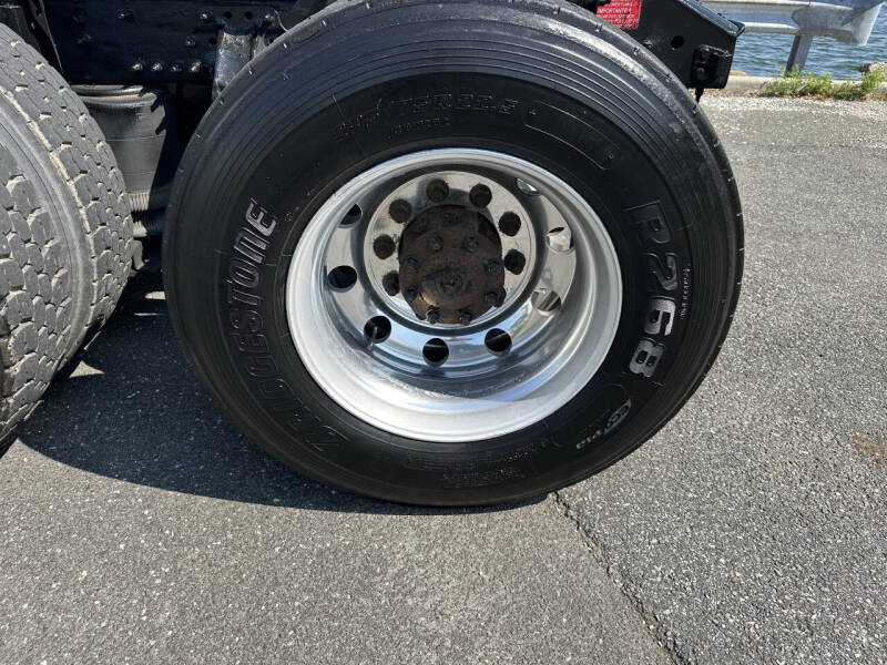 2016 Volvo VNL
