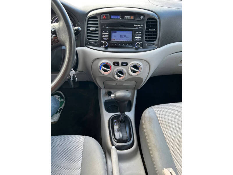 2011 Hyundai Accent GLS