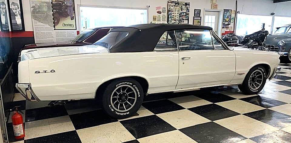 1964 Pontiac GTO 25