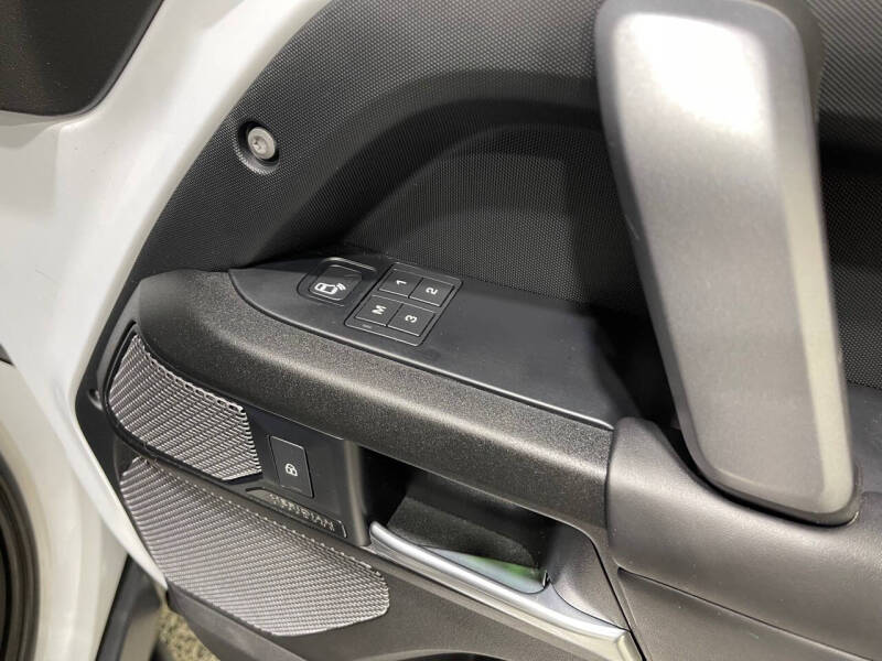 2022 Land Rover Defender 110 V8