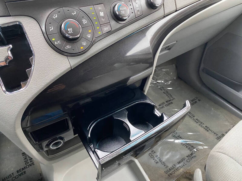 2012 Toyota Sienna Base 7-Passenger