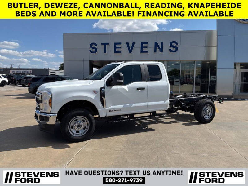 2025 Ford F-350 Super Duty Chassis Cab XL's photo