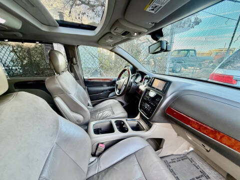 2013 Chrysler Town and Country Limited