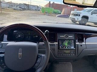 2011 Lincoln Town Car Signature Limited