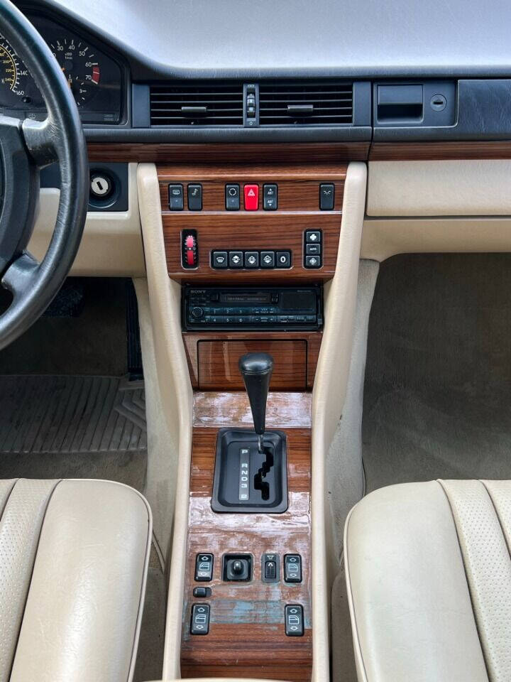 1990 Mercedes-Benz 300-Class  - $6,900