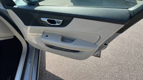 2024 Volvo S60 B5 Plus Dark Theme